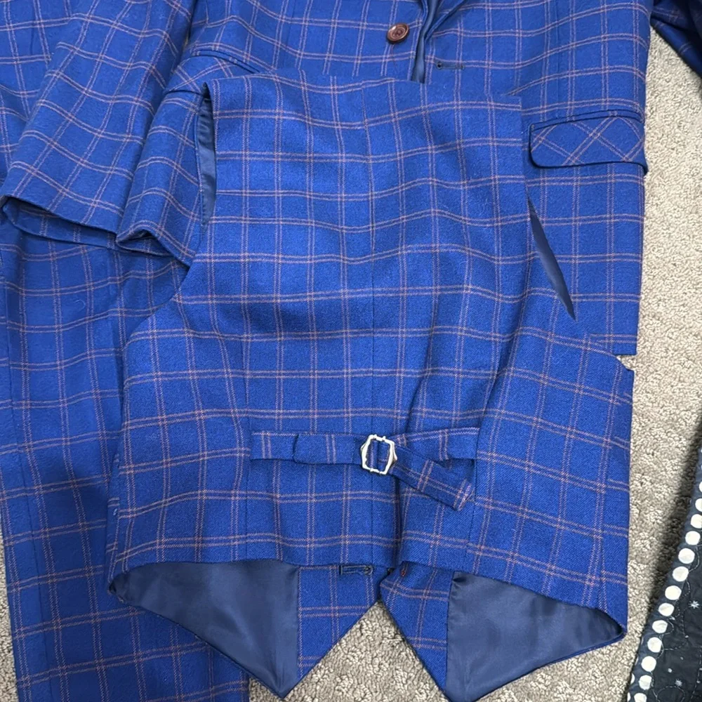 Boys size 8 suit- 4 pieces - Picture 4 of 6
